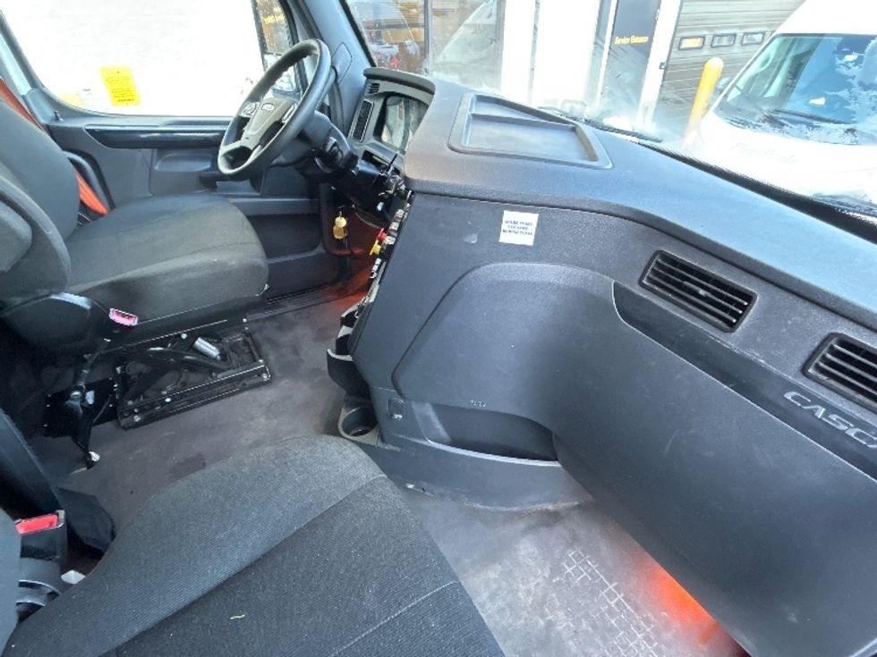 Sleeper Tractor-Heavy Duty Tractors-Freightliner-2023-T12664ST-North Bergen-NJ-630,860\n\t\tmiles-$ 58,000 - Image 15