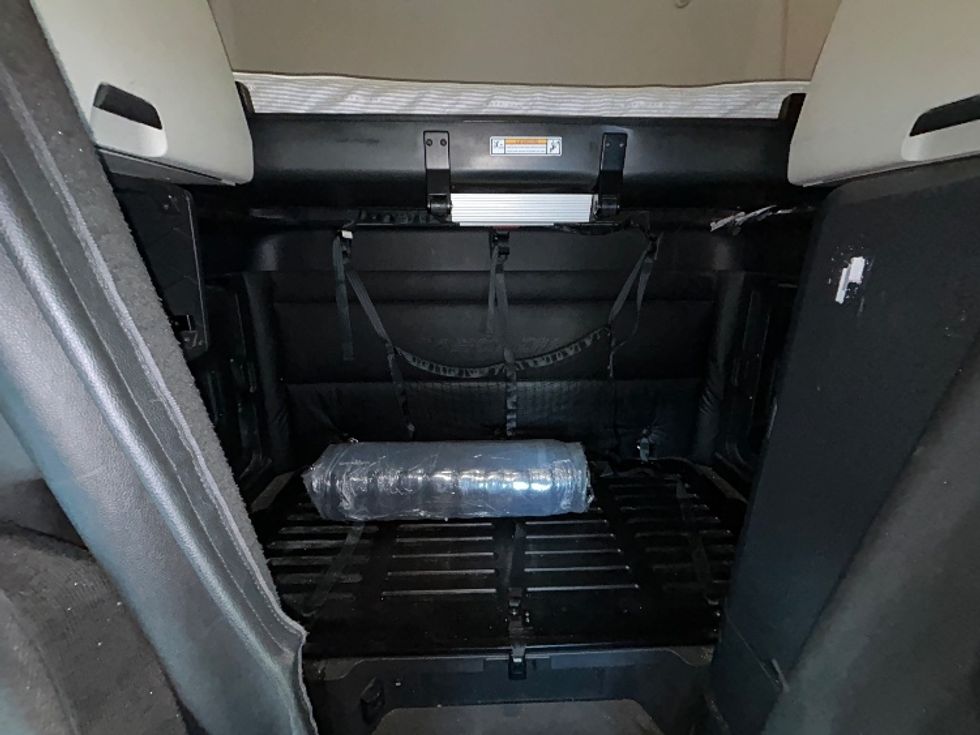 Sleeper Tractor-Heavy Duty Tractors-Freightliner-2023-T12664ST-North Bergen-NJ-630,860\n\t\tmiles-$ 58,000 - Image 16