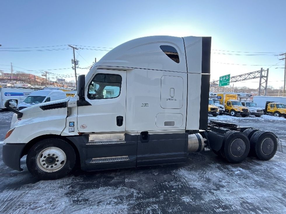 Sleeper Tractor-Heavy Duty Tractors-Freightliner-2023-T12664ST-North Bergen-NJ-630,860\n\t\tmiles-$ 58,000 - Image 4