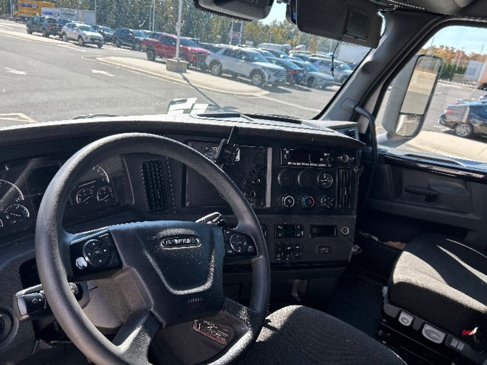 Sleeper Tractor-Heavy Duty Tractors-Freightliner-2023-T12664ST-North Bergen-NJ-725,095\n\t\tmiles-$ 60,750 - Image 10