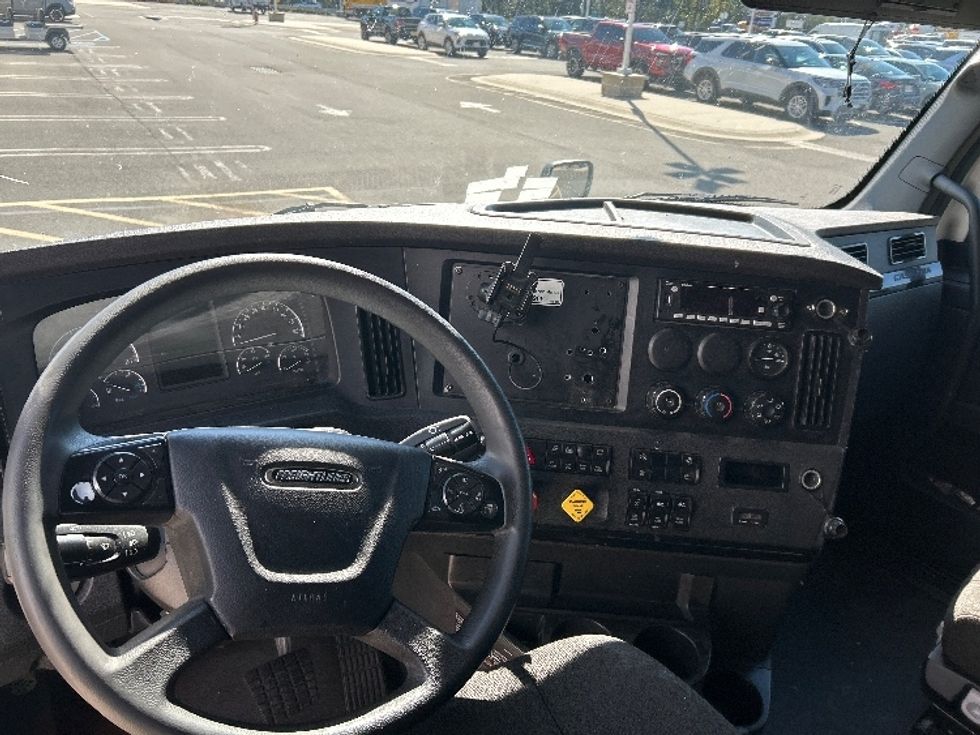 Sleeper Tractor-Heavy Duty Tractors-Freightliner-2023-T12664ST-North Bergen-NJ-725,095\n\t\tmiles-$ 60,750 - Image 11
