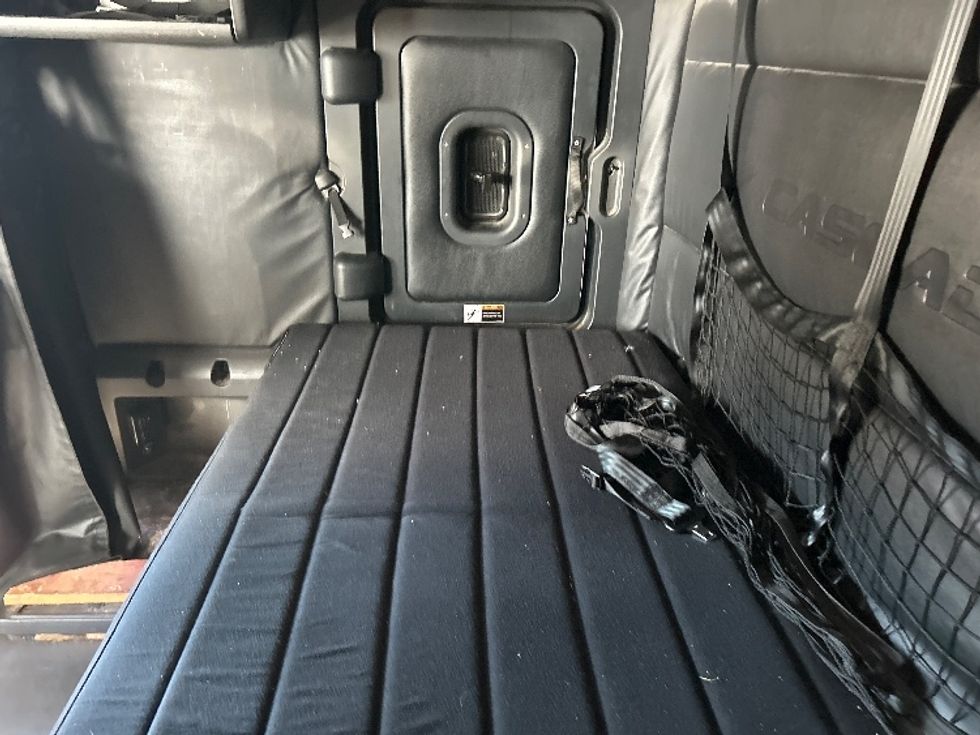 Sleeper Tractor-Heavy Duty Tractors-Freightliner-2023-T12664ST-North Bergen-NJ-725,095\n\t\tmiles-$ 60,750 - Image 19