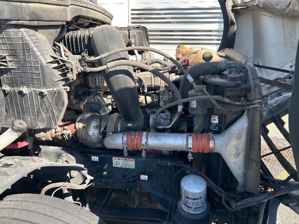 Sleeper Tractor-Heavy Duty Tractors-Freightliner-2023-T12664ST-North Bergen-NJ-725,095\n\t\tmiles-$ 60,750 - Image 20