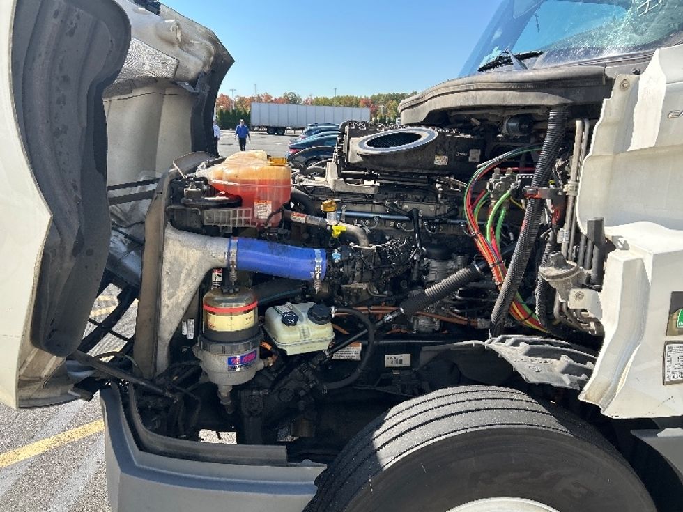 Sleeper Tractor-Heavy Duty Tractors-Freightliner-2023-T12664ST-North Bergen-NJ-725,095\n\t\tmiles-$ 60,750 - Image 21