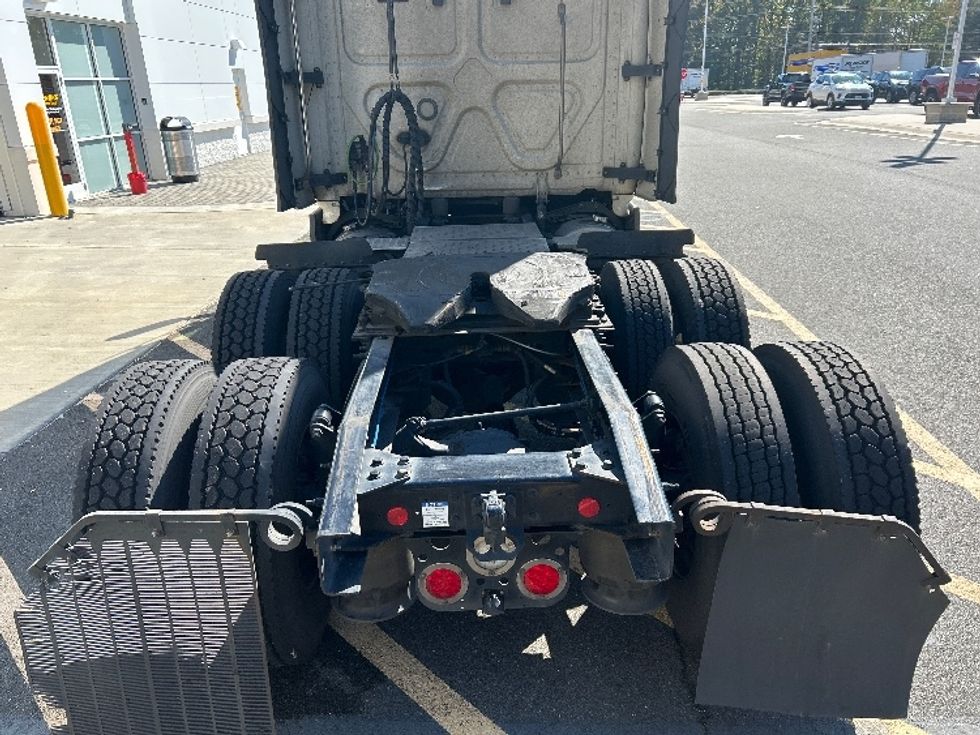 Sleeper Tractor-Heavy Duty Tractors-Freightliner-2023-T12664ST-North Bergen-NJ-725,095\n\t\tmiles-$ 60,750 - Image 6