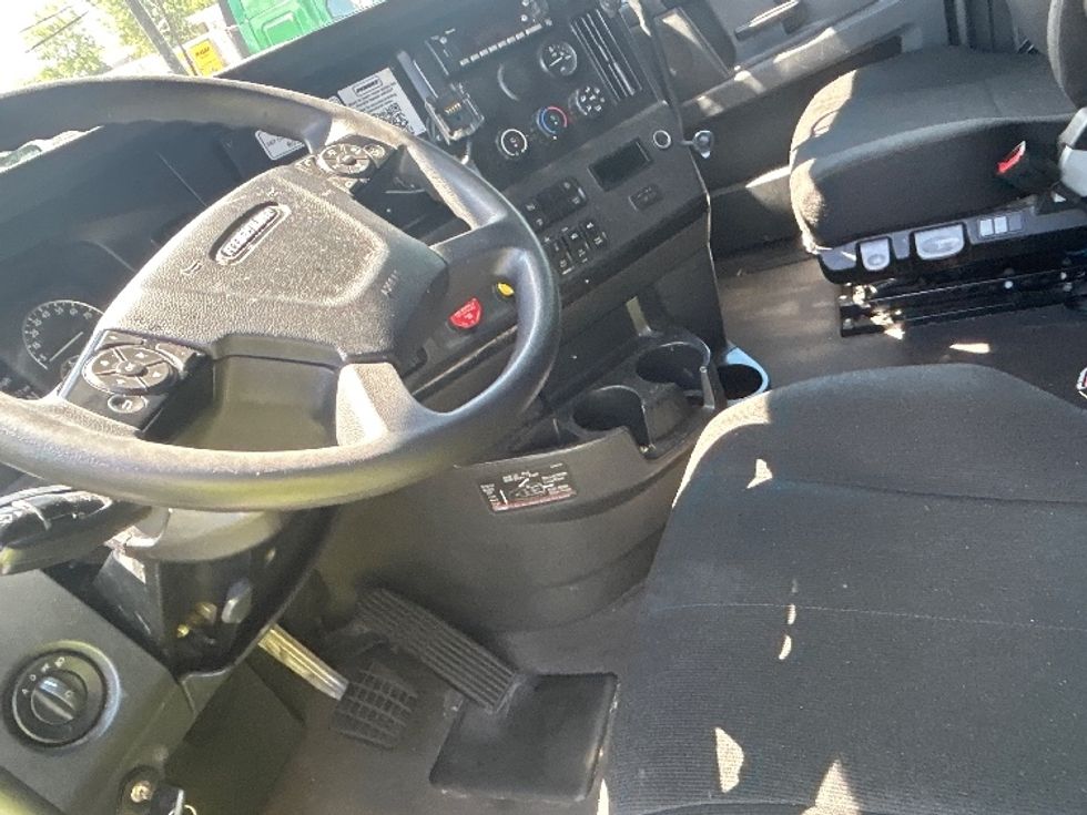 Sleeper Tractor-Heavy Duty Tractors-Freightliner-2023-T12664ST-North Bergen-NJ-762,522\n\t\tmiles-$ 51,500 - Image 10