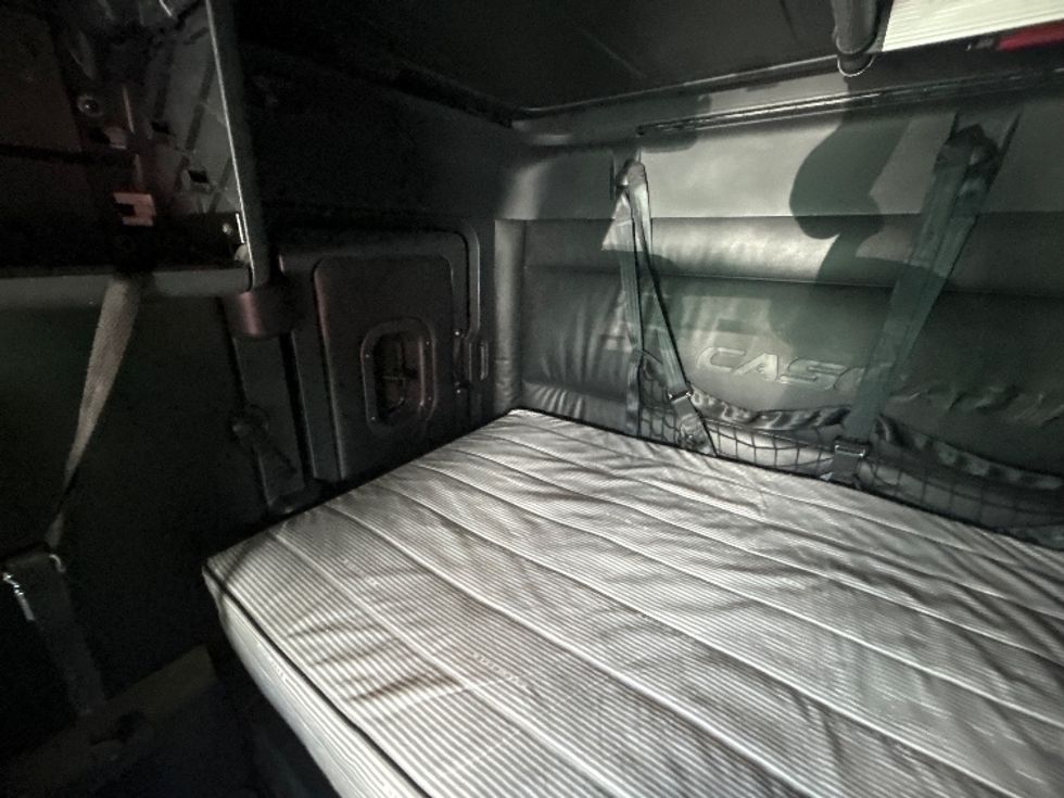 Sleeper Tractor-Heavy Duty Tractors-Freightliner-2023-T12664ST-North Bergen-NJ-762,522\n\t\tmiles-$ 51,500 - Image 19