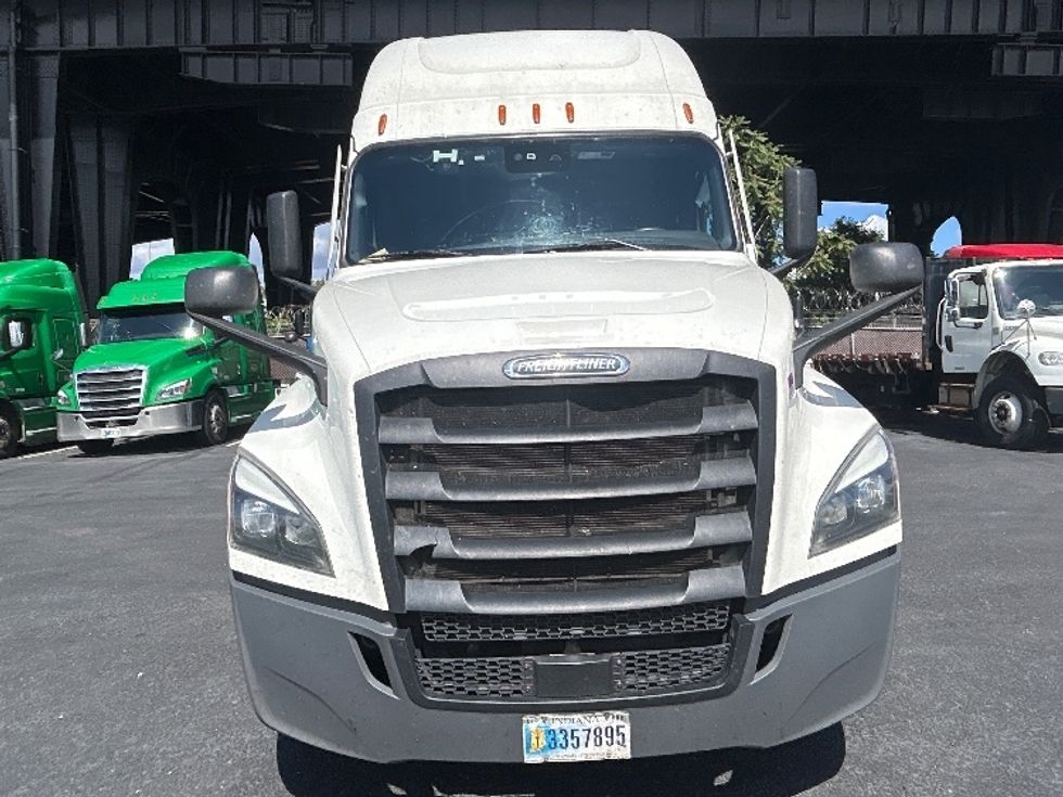 Sleeper Tractor-Heavy Duty Tractors-Freightliner-2023-T12664ST-North Bergen-NJ-762,522\n\t\tmiles-$ 51,500 - Image 2