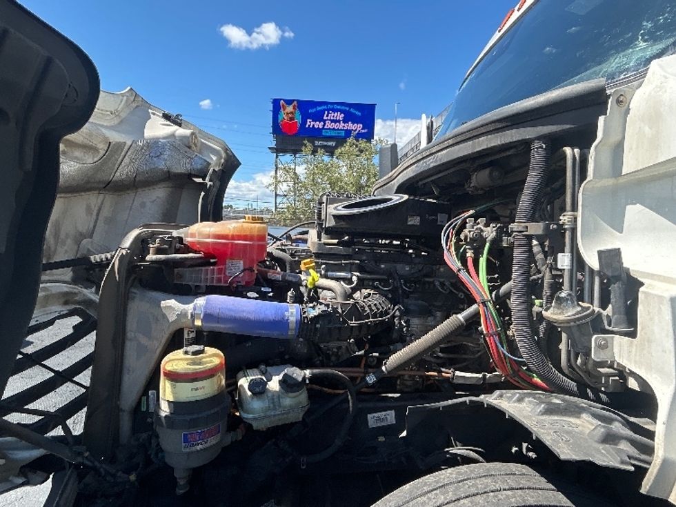 Sleeper Tractor-Heavy Duty Tractors-Freightliner-2023-T12664ST-North Bergen-NJ-762,522\n\t\tmiles-$ 51,500 - Image 21