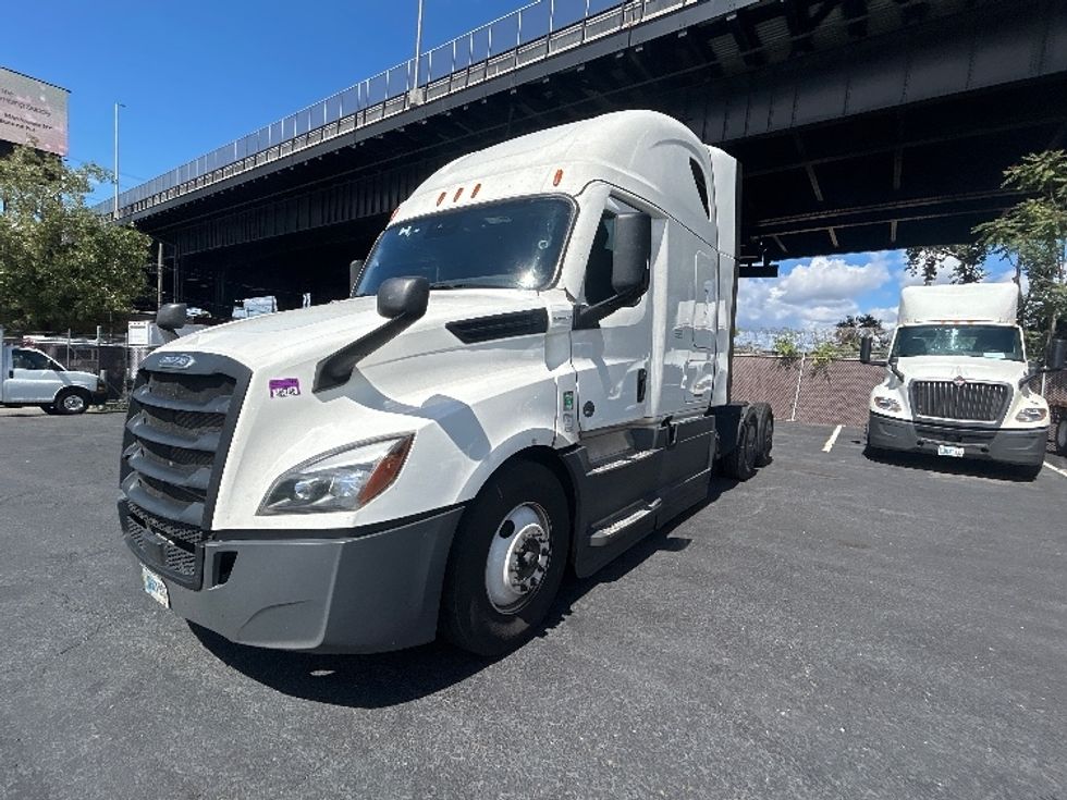 Sleeper Tractor-Heavy Duty Tractors-Freightliner-2023-T12664ST-North Bergen-NJ-762,522\n\t\tmiles-$ 51,500 - Image 3