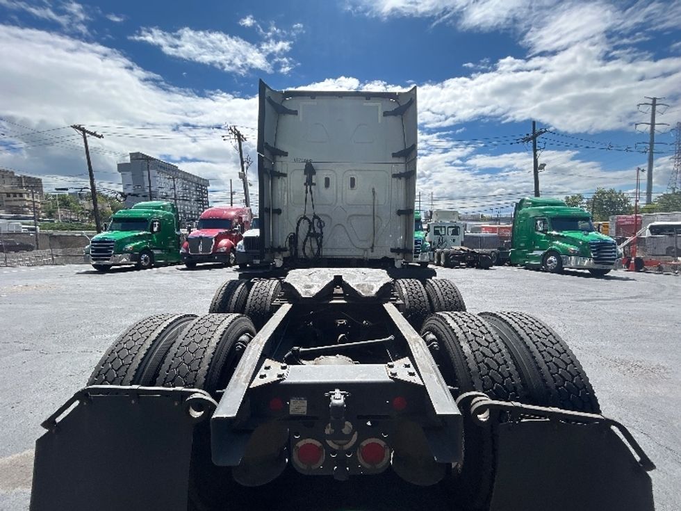 Sleeper Tractor-Heavy Duty Tractors-Freightliner-2023-T12664ST-North Bergen-NJ-762,522\n\t\tmiles-$ 51,500 - Image 6