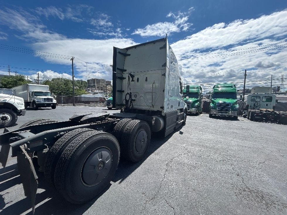 Sleeper Tractor-Heavy Duty Tractors-Freightliner-2023-T12664ST-North Bergen-NJ-762,522\n\t\tmiles-$ 51,500 - Image 7