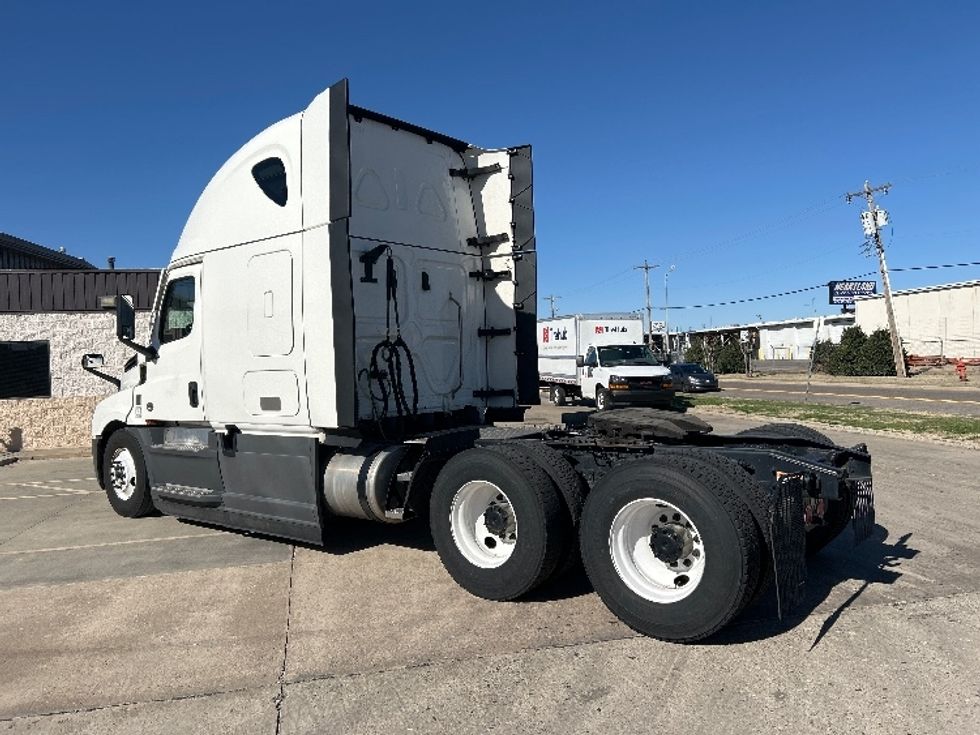 Sleeper Tractor-Heavy Duty Tractors-Freightliner-2023-T12664ST-Oklahoma City-OK-677,049\n\t\tmiles-$ 59,250 - Image 5