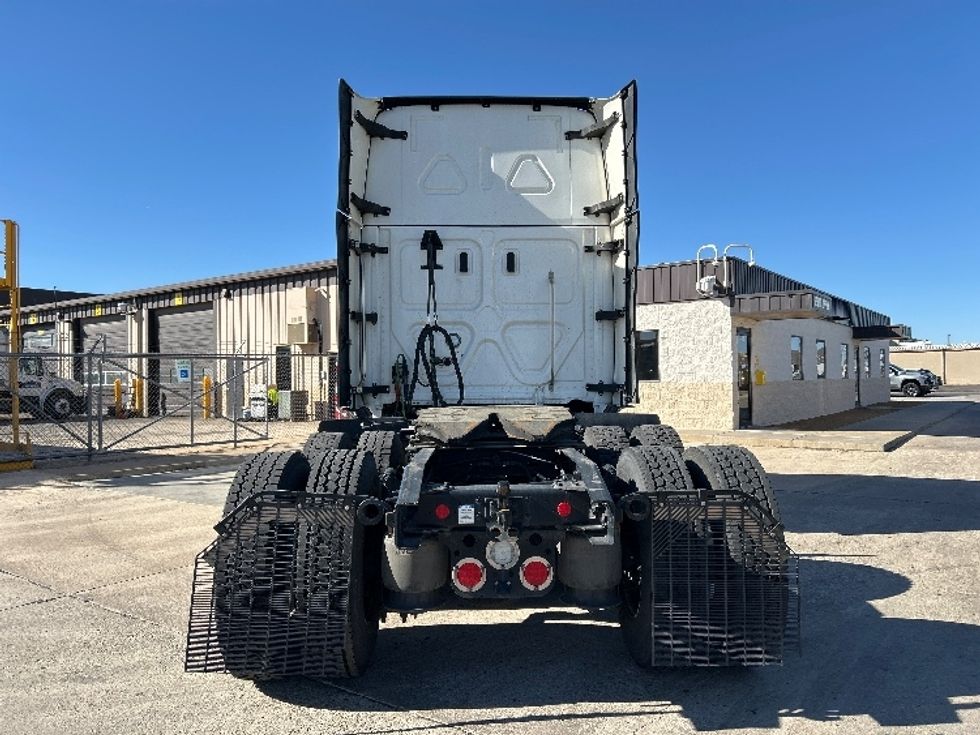 Sleeper Tractor-Heavy Duty Tractors-Freightliner-2023-T12664ST-Oklahoma City-OK-677,049\n\t\tmiles-$ 59,250 - Image 6
