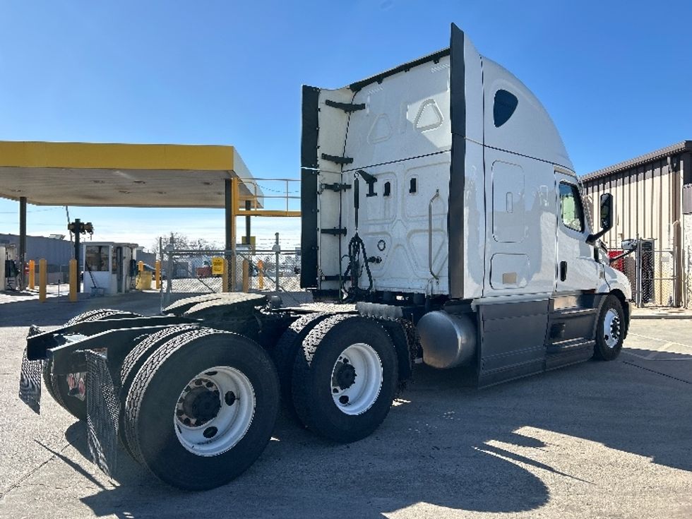 Sleeper Tractor-Heavy Duty Tractors-Freightliner-2023-T12664ST-Oklahoma City-OK-677,049\n\t\tmiles-$ 59,250 - Image 7