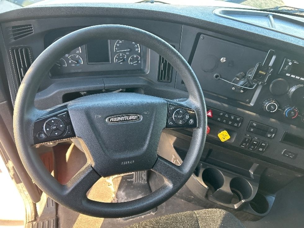 Sleeper Tractor-Heavy Duty Tractors-Freightliner-2023-T12664ST-Oklahoma City-OK-734,957\n\t\tmiles-$ 53,000 - Image 10
