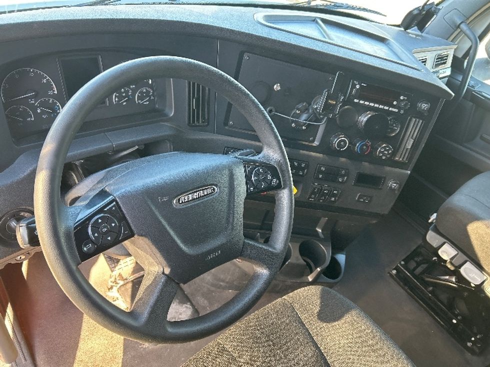 Sleeper Tractor-Heavy Duty Tractors-Freightliner-2023-T12664ST-Oklahoma City-OK-734,957\n\t\tmiles-$ 53,000 - Image 11