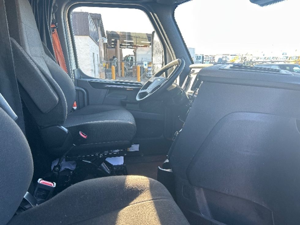 Sleeper Tractor-Heavy Duty Tractors-Freightliner-2023-T12664ST-Oklahoma City-OK-734,957\n\t\tmiles-$ 53,000 - Image 15