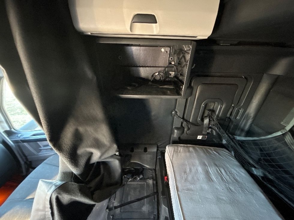 Sleeper Tractor-Heavy Duty Tractors-Freightliner-2023-T12664ST-Oklahoma City-OK-734,957\n\t\tmiles-$ 53,000 - Image 19