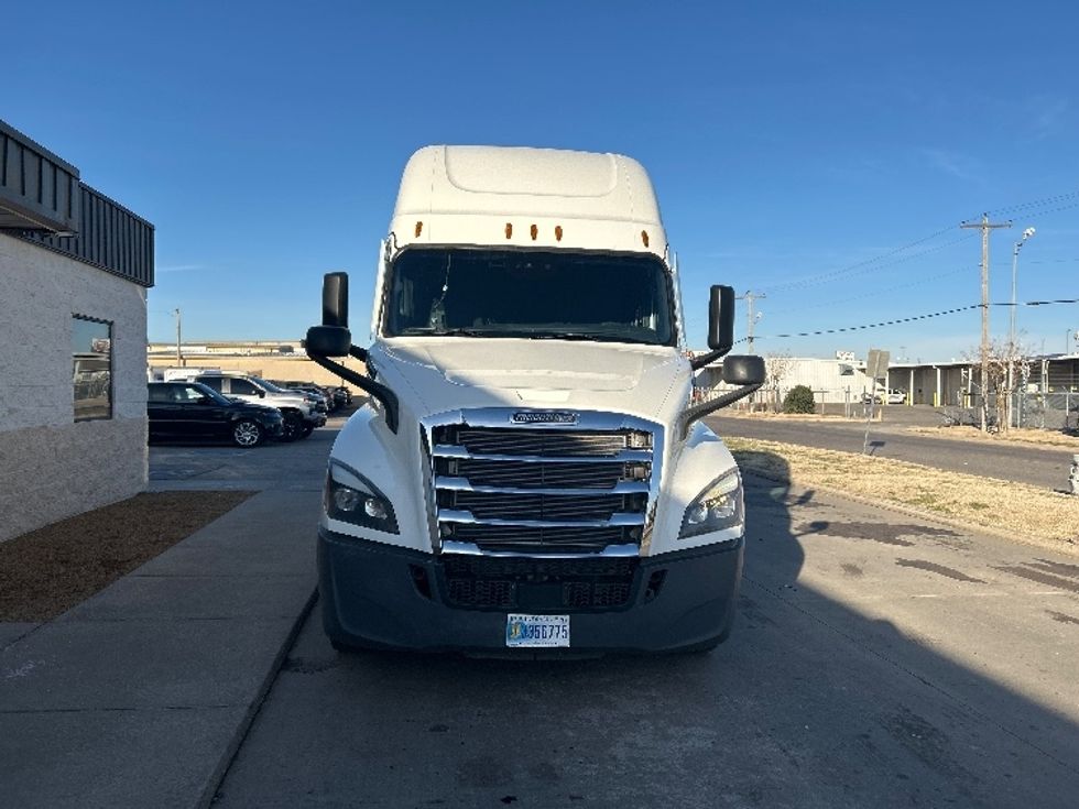 Sleeper Tractor-Heavy Duty Tractors-Freightliner-2023-T12664ST-Oklahoma City-OK-734,957\n\t\tmiles-$ 53,000 - Image 2