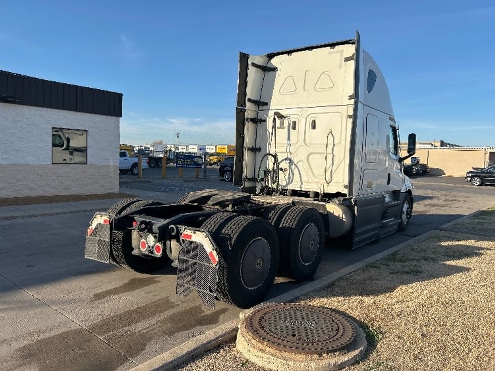 Sleeper Tractor-Heavy Duty Tractors-Freightliner-2023-T12664ST-Oklahoma City-OK-734,957\n\t\tmiles-$ 53,000 - Image 7