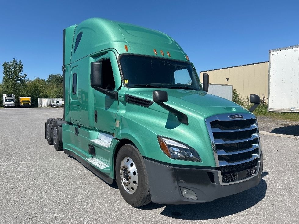 Sleeper Tractor-Heavy Duty Tractors-Freightliner-2023-T12664ST-Ottawa-ON-1,072,406\n\t\tkm-$ 89,750 - Image 1