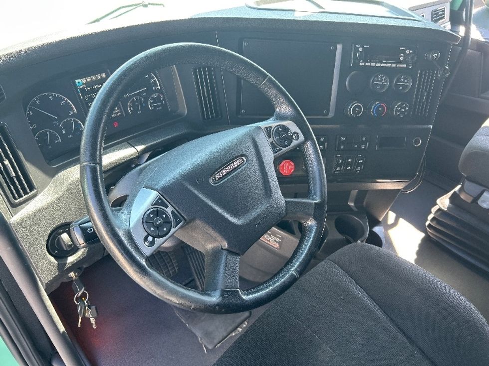 Sleeper Tractor-Heavy Duty Tractors-Freightliner-2023-T12664ST-Ottawa-ON-1,072,406\n\t\tkm-$ 89,750 - Image 10
