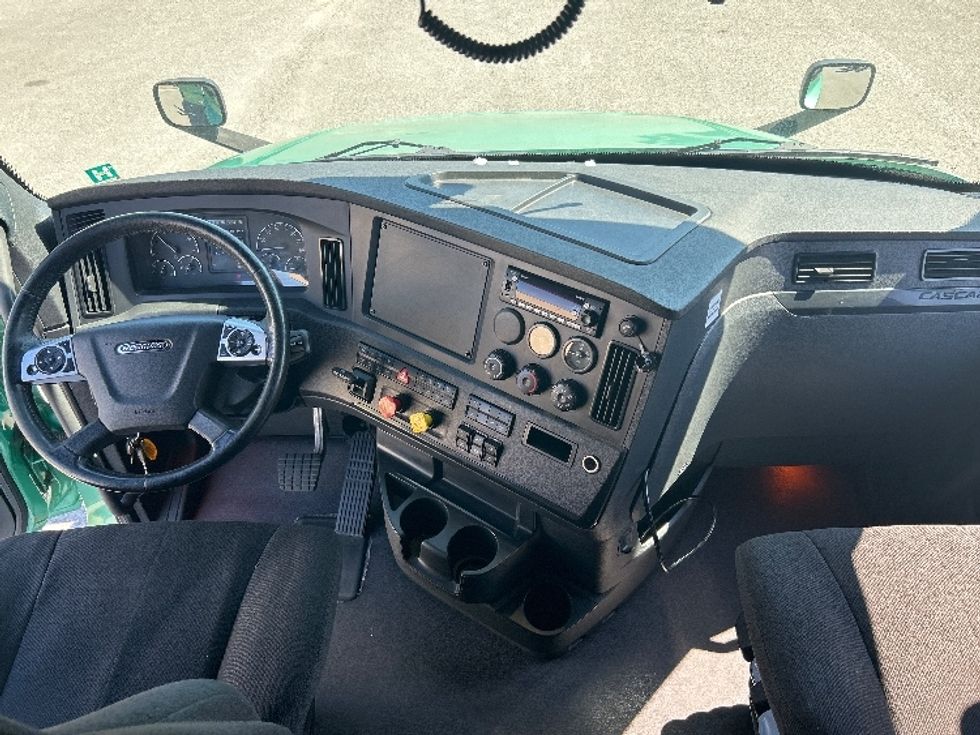 Sleeper Tractor-Heavy Duty Tractors-Freightliner-2023-T12664ST-Ottawa-ON-1,072,406\n\t\tkm-$ 89,750 - Image 12