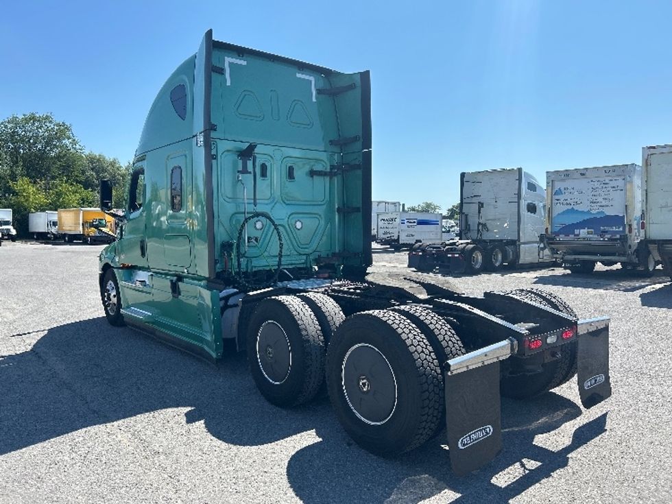 Sleeper Tractor-Heavy Duty Tractors-Freightliner-2023-T12664ST-Ottawa-ON-1,072,406\n\t\tkm-$ 89,750 - Image 5