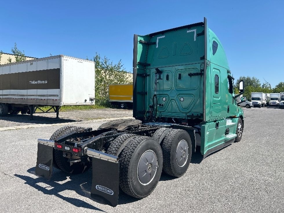 Sleeper Tractor-Heavy Duty Tractors-Freightliner-2023-T12664ST-Ottawa-ON-1,072,406\n\t\tkm-$ 89,750 - Image 7