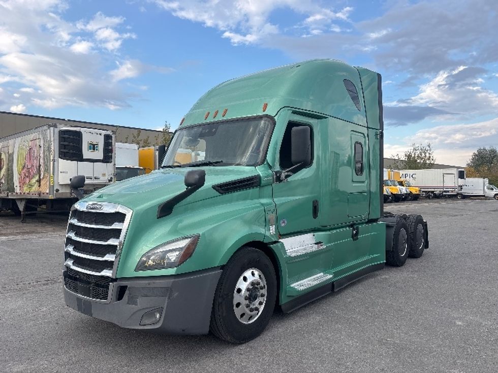 Sleeper Tractor-Heavy Duty Tractors-Freightliner-2023-T12664ST-Ottawa-ON-1,123,420\n\t\tkm-$ 86,250 - Image 3