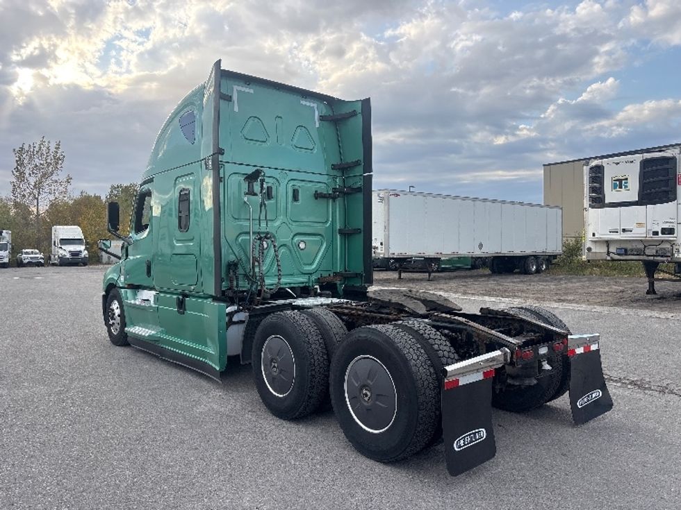 Sleeper Tractor-Heavy Duty Tractors-Freightliner-2023-T12664ST-Ottawa-ON-1,123,420\n\t\tkm-$ 86,250 - Image 5