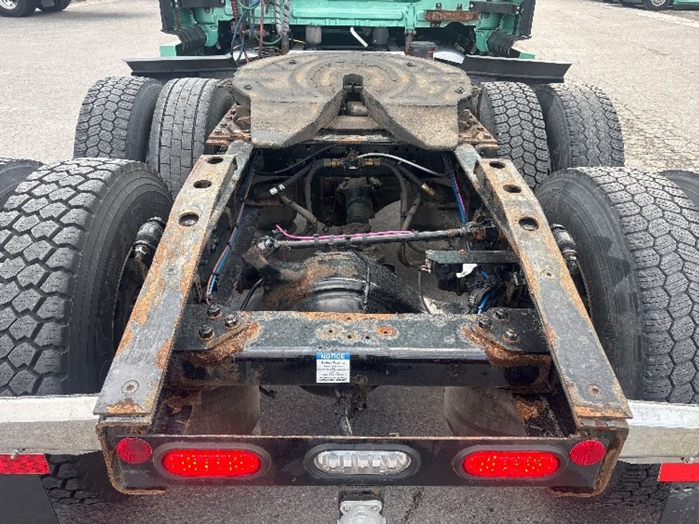 Sleeper Tractor-Heavy Duty Tractors-Freightliner-2023-T12664ST-Ottawa-ON-1,123,420\n\t\tkm-$ 86,250 - Image 6