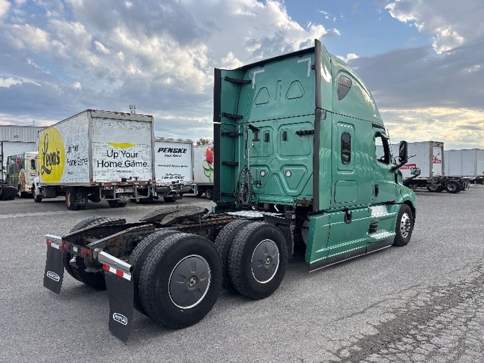 Sleeper Tractor-Heavy Duty Tractors-Freightliner-2023-T12664ST-Ottawa-ON-1,123,420\n\t\tkm-$ 86,250 - Image 7