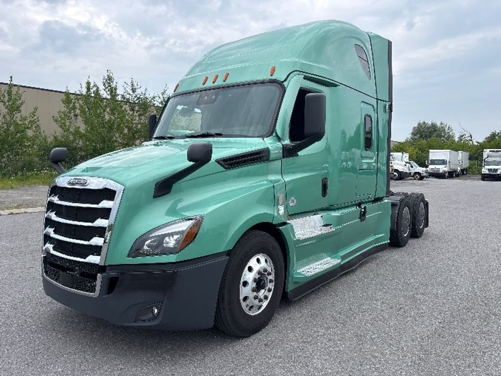 Sleeper Tractor-Heavy Duty Tractors-Freightliner-2023-T12664ST-Ottawa-ON-1,126,117\n\t\tkm-$ 81,250 - Image 3