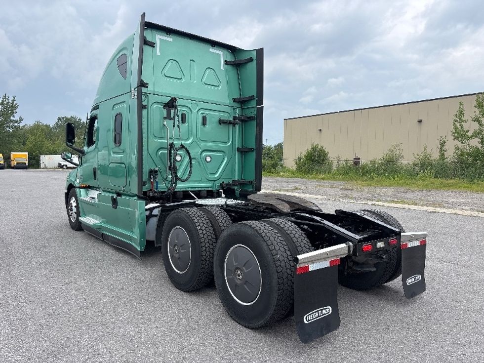 Sleeper Tractor-Heavy Duty Tractors-Freightliner-2023-T12664ST-Ottawa-ON-1,126,117\n\t\tkm-$ 81,250 - Image 5