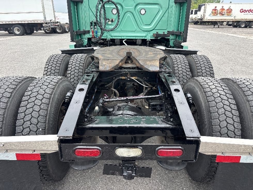 Sleeper Tractor-Heavy Duty Tractors-Freightliner-2023-T12664ST-Ottawa-ON-1,126,117\n\t\tkm-$ 81,250 - Image 6