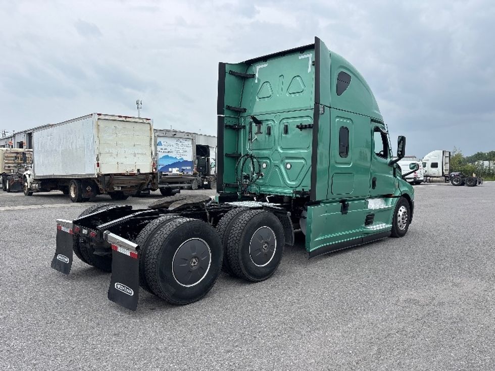 Sleeper Tractor-Heavy Duty Tractors-Freightliner-2023-T12664ST-Ottawa-ON-1,126,117\n\t\tkm-$ 81,250 - Image 7