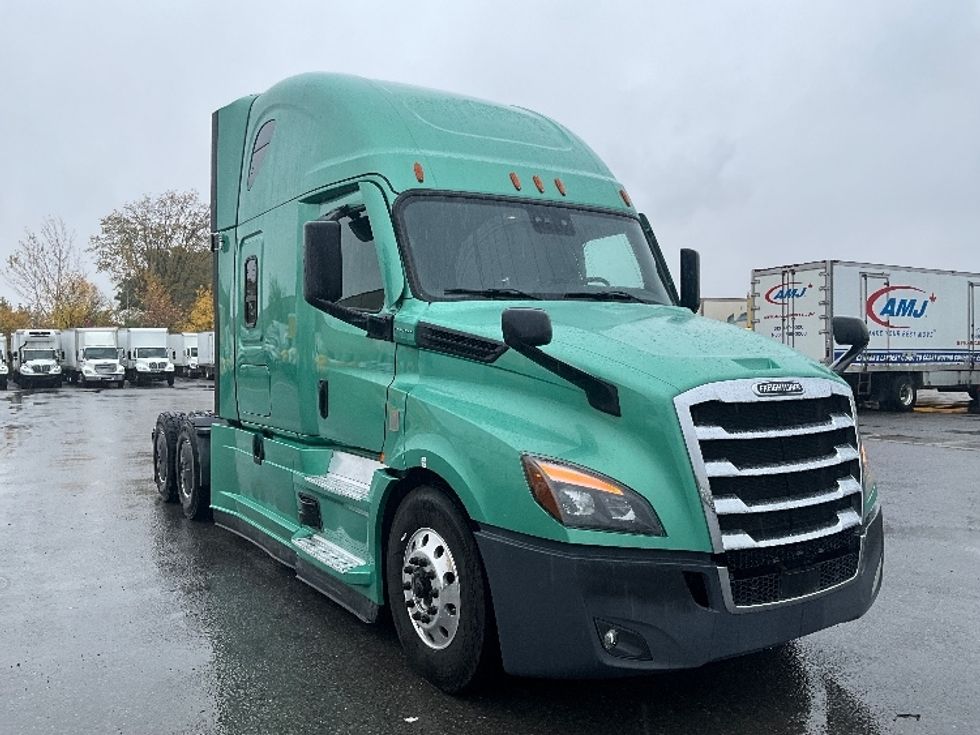 Sleeper Tractor-Heavy Duty Tractors-Freightliner-2023-T12664ST-Ottawa-ON-1,183,844\n\t\tkm-$ 81,250 - Image 1