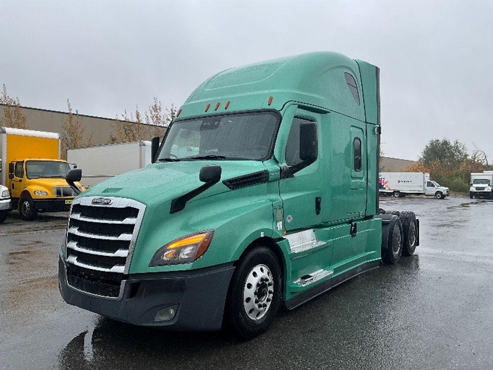 Sleeper Tractor-Heavy Duty Tractors-Freightliner-2023-T12664ST-Ottawa-ON-1,183,844\n\t\tkm-$ 81,250 - Image 3