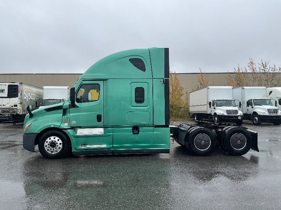Sleeper Tractor-Heavy Duty Tractors-Freightliner-2023-T12664ST-Ottawa-ON-1,183,844\n\t\tkm-$ 81,250 - Image 4