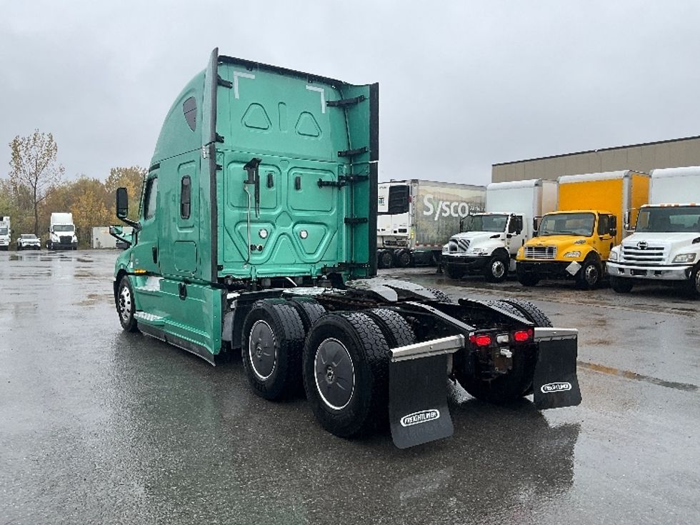 Sleeper Tractor-Heavy Duty Tractors-Freightliner-2023-T12664ST-Ottawa-ON-1,183,844\n\t\tkm-$ 81,250 - Image 5