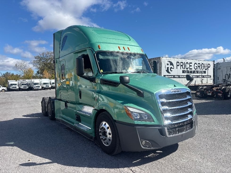 Sleeper Tractor-Heavy Duty Tractors-Freightliner-2023-T12664ST-Ottawa-ON-1,269,261\n\t\tkm-$ 74,250 - Image 1