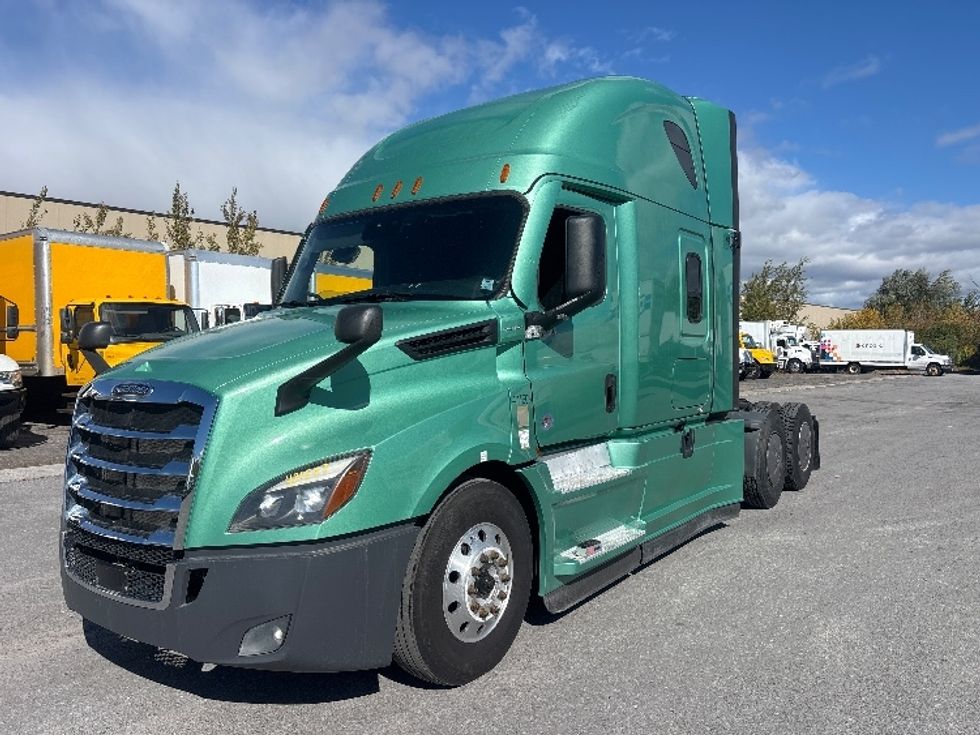 Sleeper Tractor-Heavy Duty Tractors-Freightliner-2023-T12664ST-Ottawa-ON-1,269,261\n\t\tkm-$ 74,250 - Image 3