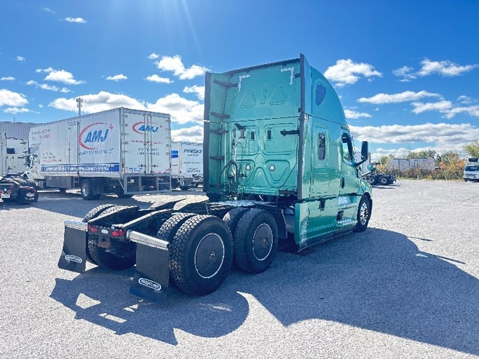 Sleeper Tractor-Heavy Duty Tractors-Freightliner-2023-T12664ST-Ottawa-ON-1,269,261\n\t\tkm-$ 74,250 - Image 7