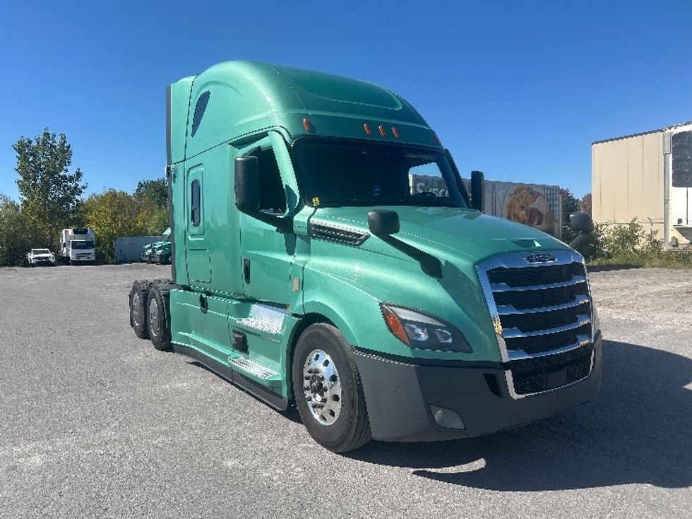 Sleeper Tractor-Heavy Duty Tractors-Freightliner-2023-T12664ST-Ottawa-ON-1,281,298\n\t\tkm-$ 73,250 - Image 1