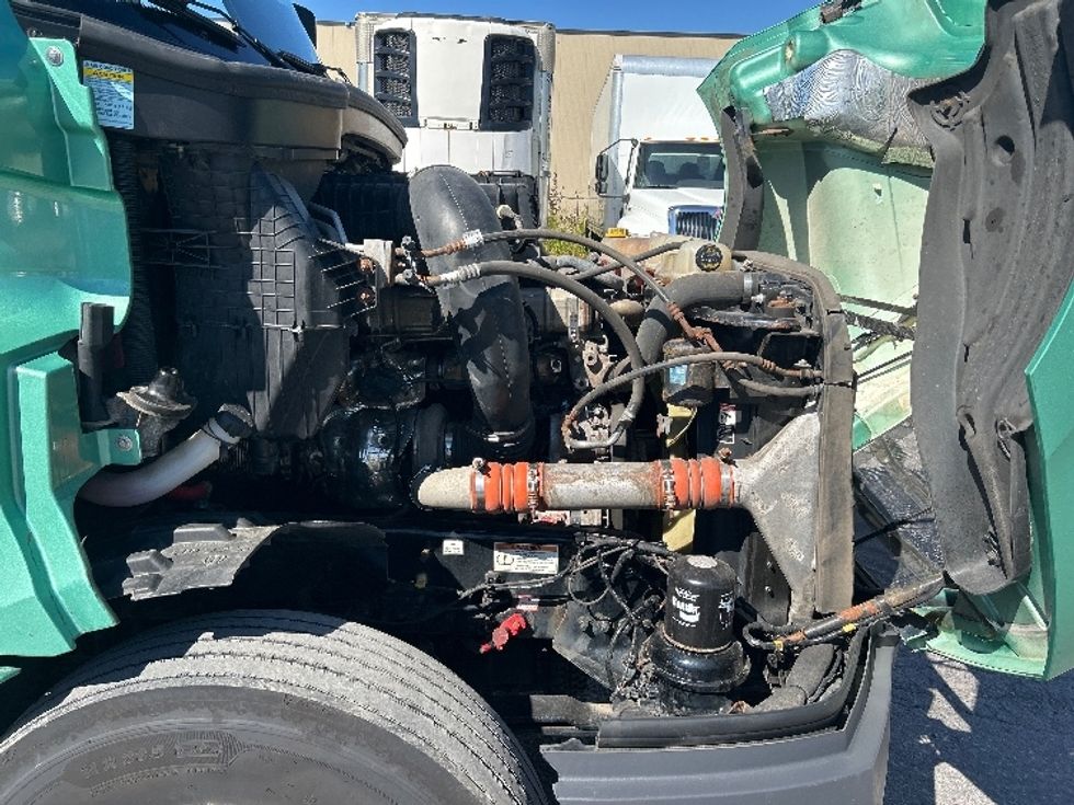 Sleeper Tractor-Heavy Duty Tractors-Freightliner-2023-T12664ST-Ottawa-ON-1,281,298\n\t\tkm-$ 73,250 - Image 20