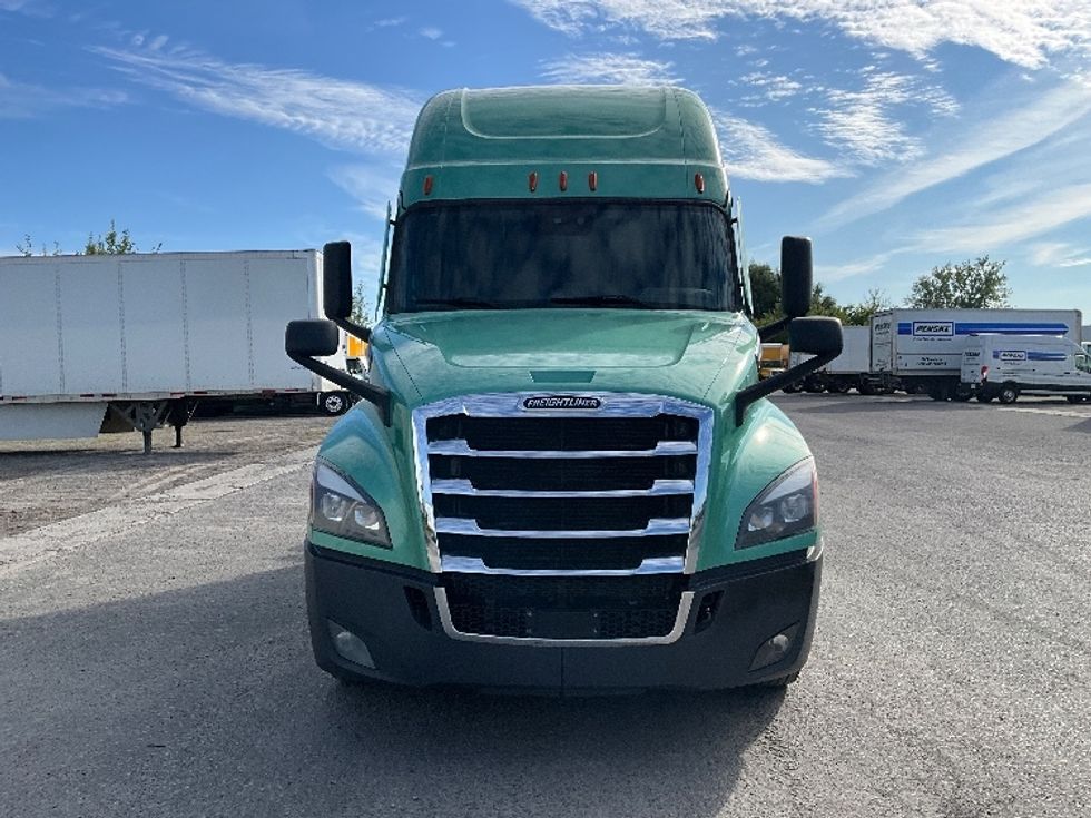 Sleeper Tractor-Heavy Duty Tractors-Freightliner-2023-T12664ST-Ottawa-ON-1,340,181\n\t\tkm-$ 68,250 - Image 2