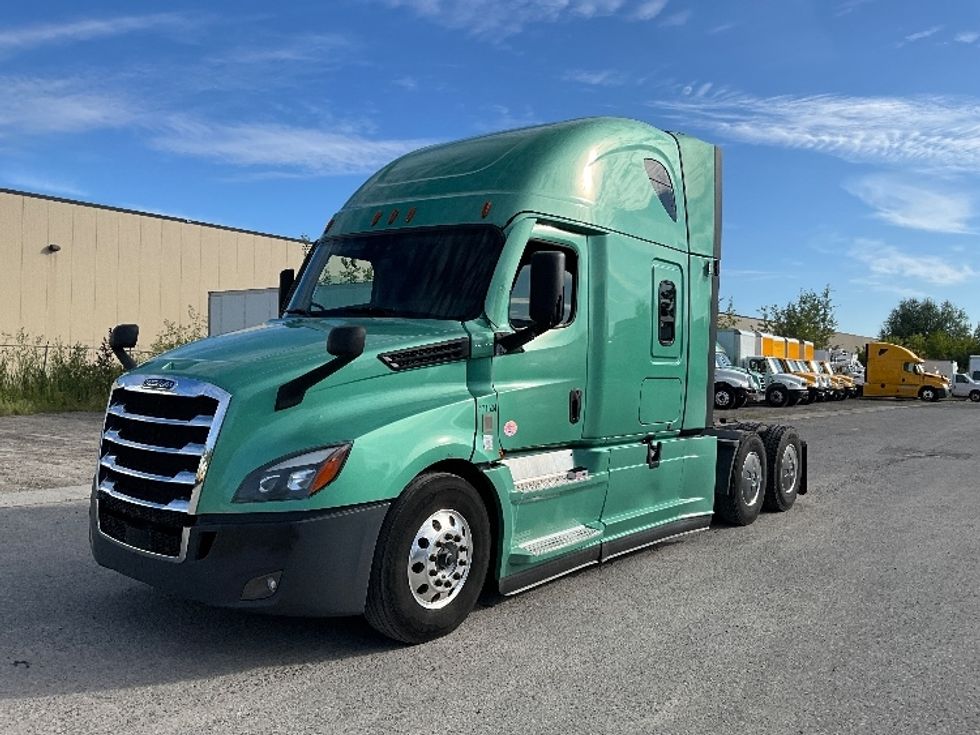 Sleeper Tractor-Heavy Duty Tractors-Freightliner-2023-T12664ST-Ottawa-ON-1,340,181\n\t\tkm-$ 68,250 - Image 3