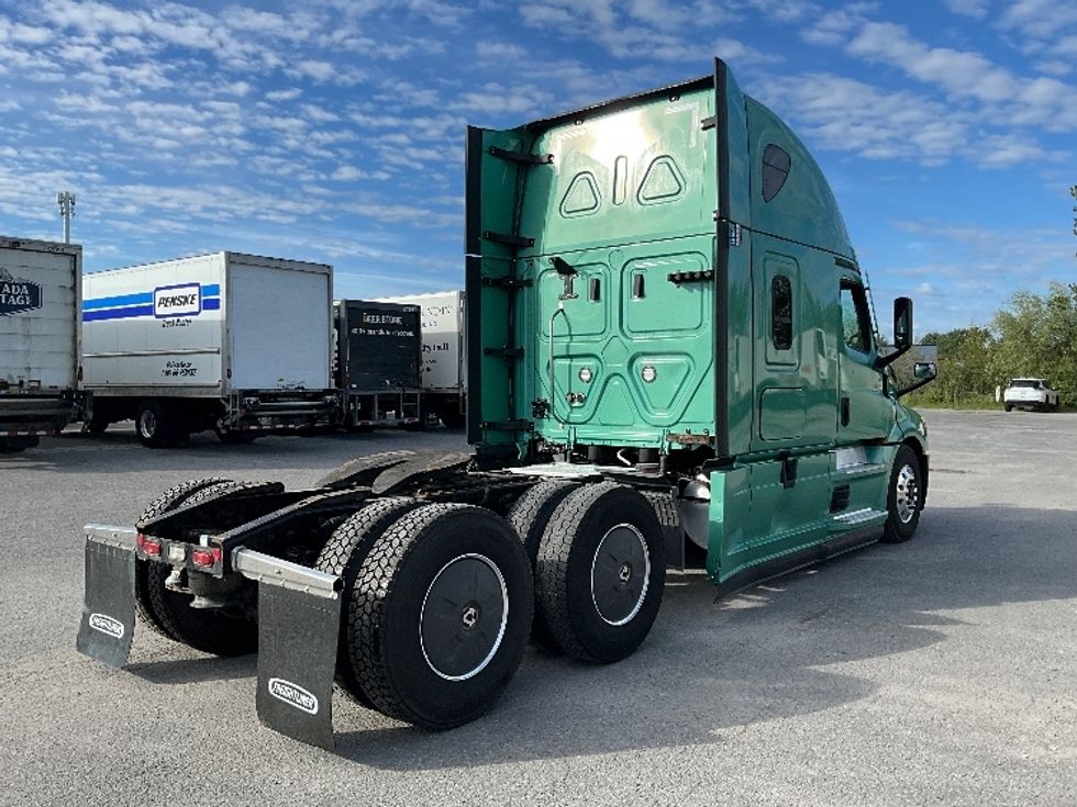Sleeper Tractor-Heavy Duty Tractors-Freightliner-2023-T12664ST-Ottawa-ON-1,340,181\n\t\tkm-$ 68,250 - Image 7